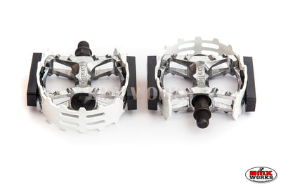 Pedals 9/16" Wellgo XC-II Style Bear Claw White Pair