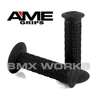 AME Grips Round Black Pair